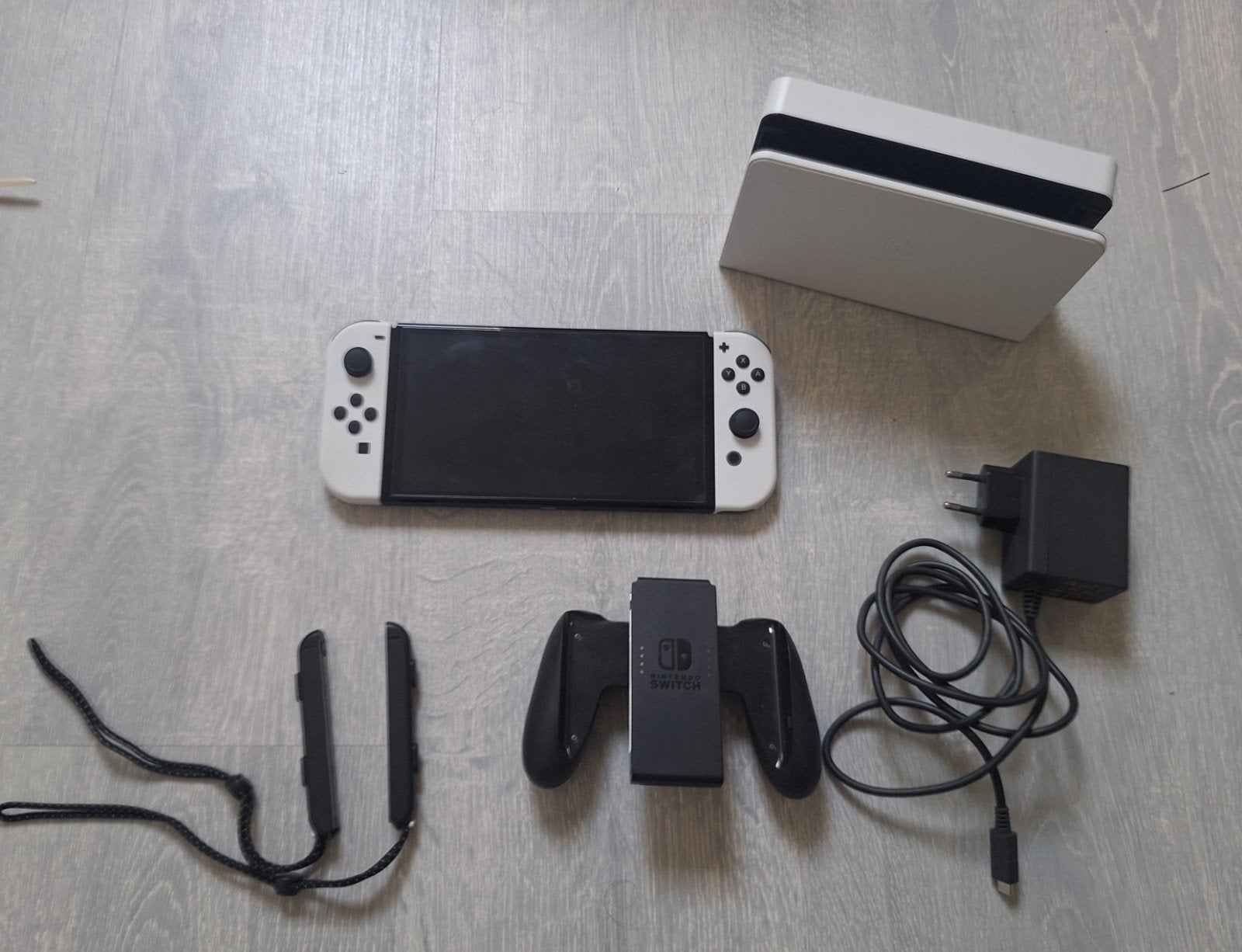 Nintendo Switch OLED met FIFA 24 en accessoires