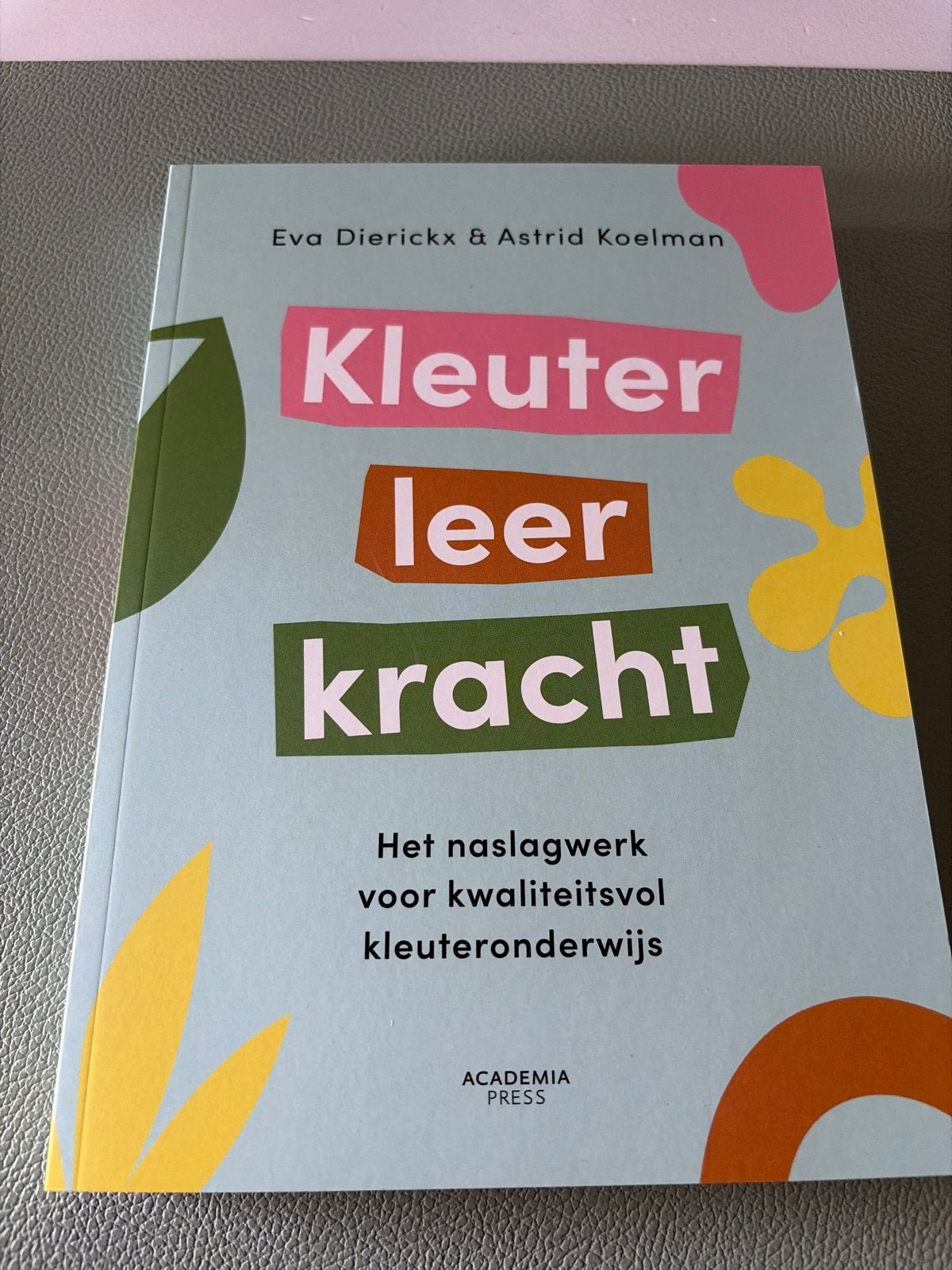 Kleuter leerkracht: Het naslagwerk voor kleuteronderwijs, Non-fictie, Jongen of Meisje, Ophalen of Verzenden, Zo goed als nieuw