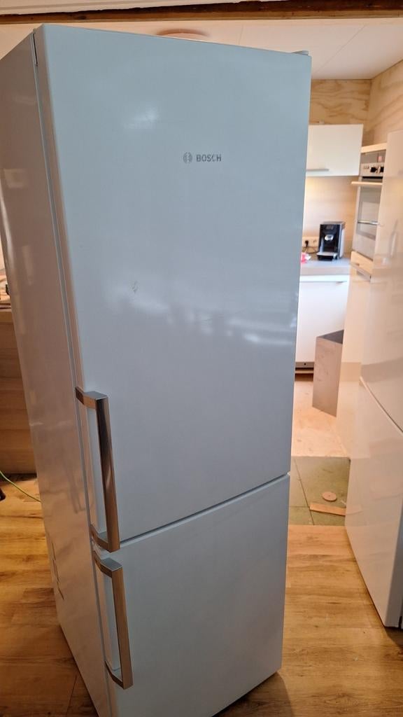 Bosch KGE36EW41/04 koelvrieskombinatie A+++ defect, Witgoed en Apparatuur, Koelkasten en IJskasten, Ophalen, 200 liter of meer