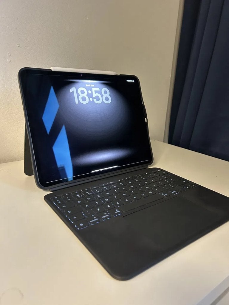 iPad Pro 12.9" M4 | Apple Pencil Pro | Logitech Combo Touch, Computers en Software, Apple iPads, 13 inch of meer, Apple iPad, Ophalen of Verzenden