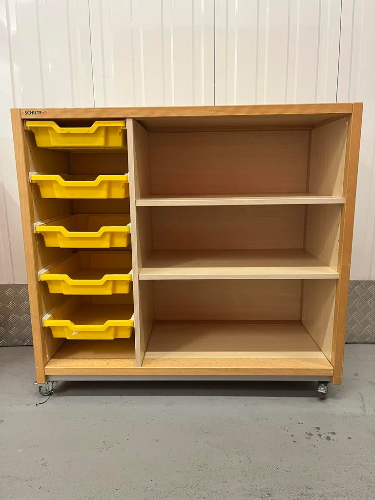 Schoolkast speelgoedkast Schilte knutselkast kast school, Kinderen en Baby's, Kinderkamer | Commodes en Kasten, Zo goed als nieuw