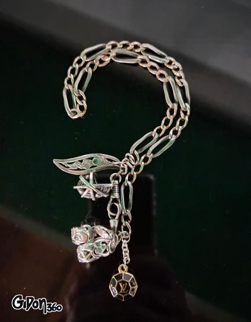 Antiek Victorian Silver, Gold plated w/Louis Vuitton charm, Antiek en Kunst, Antiek | Goud en Zilver, Goud, Zilver, Verzenden