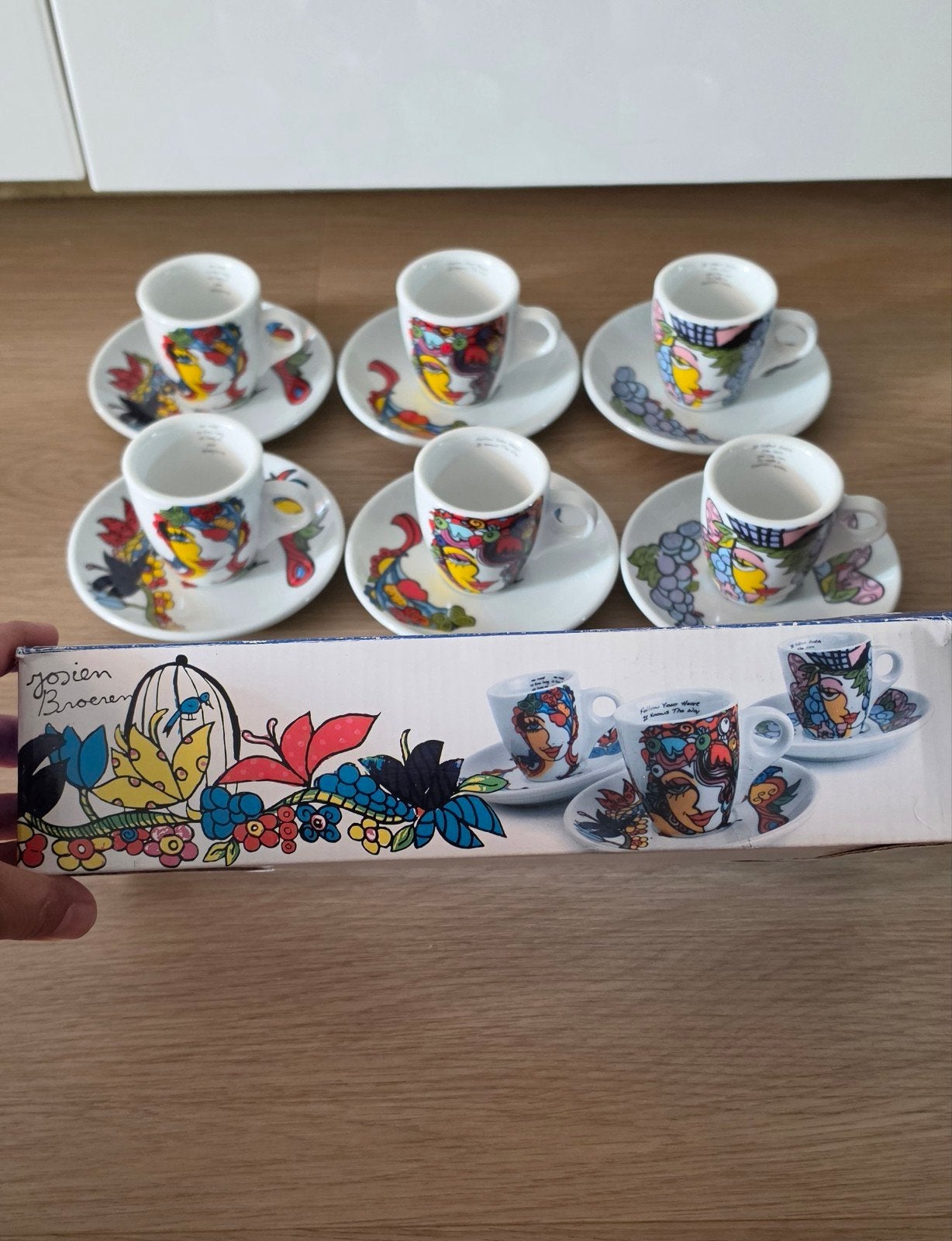 Josien Broeren Kop met schotel -Porselein, Nieuw, Ophalen of Verzenden, Overige stijlen, Kop(pen) en/of Schotel(s)