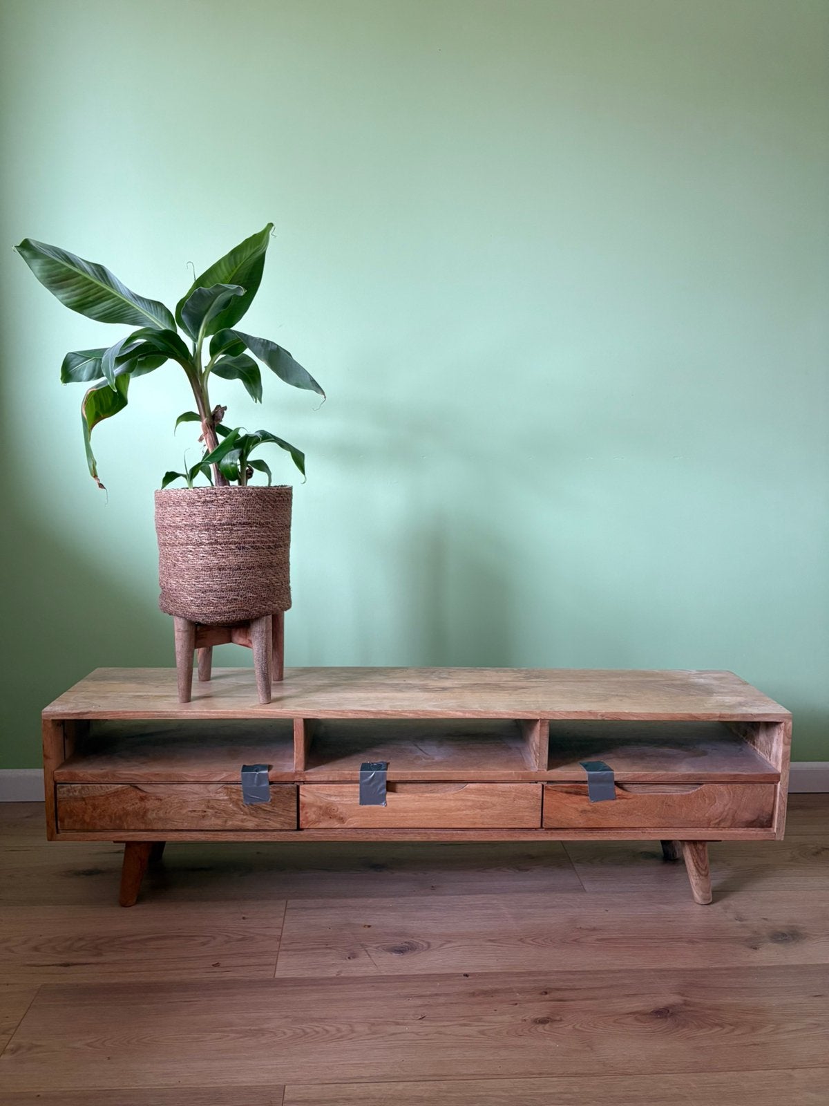 Massief houten tv meubel, 100 tot 150 cm, Ophalen of Verzenden, Zo goed als nieuw, Minder dan 100 cm