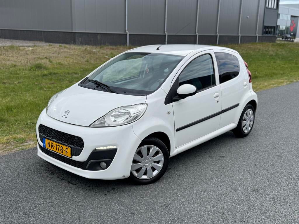 Peugeot 107 1.0 12V 5DR 2012 Wit nieuwe koppeling, Auto's, Voorwielaandrijving, 4 stoelen, Bedrijf, Handgeschakeld