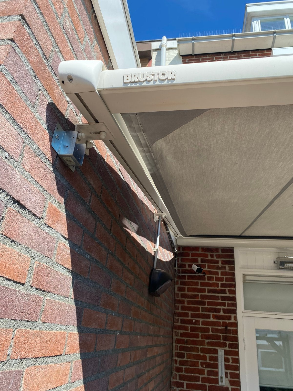 Brustor Zonnescherm met zijgeleiders en windscherm, Ophalen, Gebruikt, Overige typen, Elektrisch