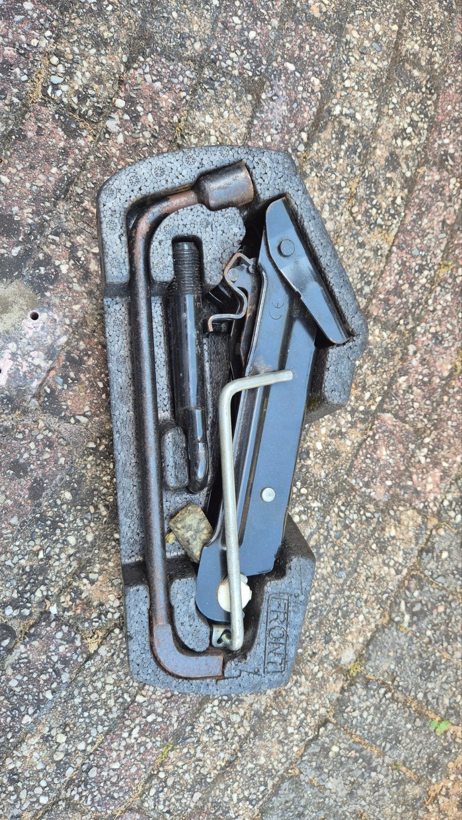 Schaarkrik met wielsleutel - Gebruikt Peugeot 107, Ophalen of Verzenden, Gebruikt, Manueel, Schaarkrik