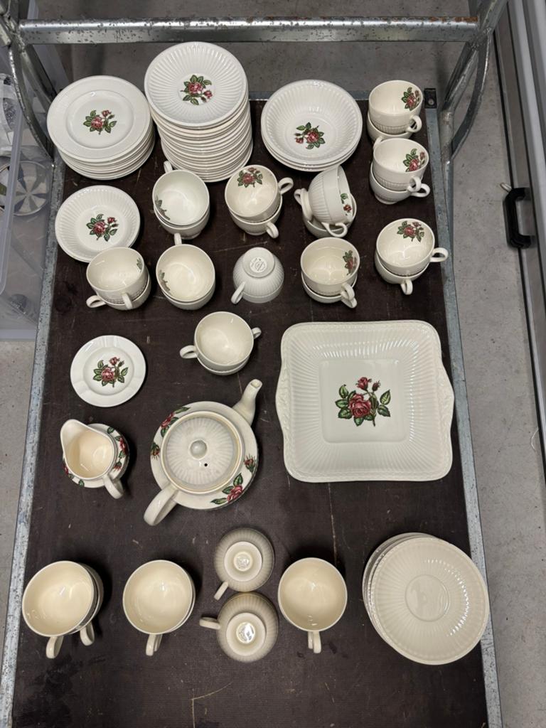 Wedgewood servies met rozen print, Ophalen, Gebruikt, Wedgwood, Aardewerk