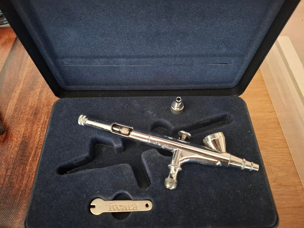 Iwata Airbrush Pistool - Nette Staat, Ophalen, Zo goed als nieuw, Airbrush en Toebehoren
