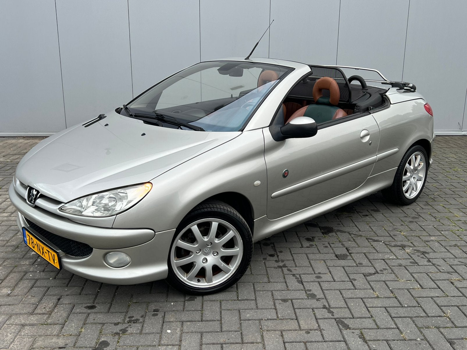 Peugeot 206 1.6 Roland Garros,Airco,leder,APK Nieuw, NL Auto, Auto's, Voorwielaandrijving, 4 cilinders, Cabriolet, 4 stoelen