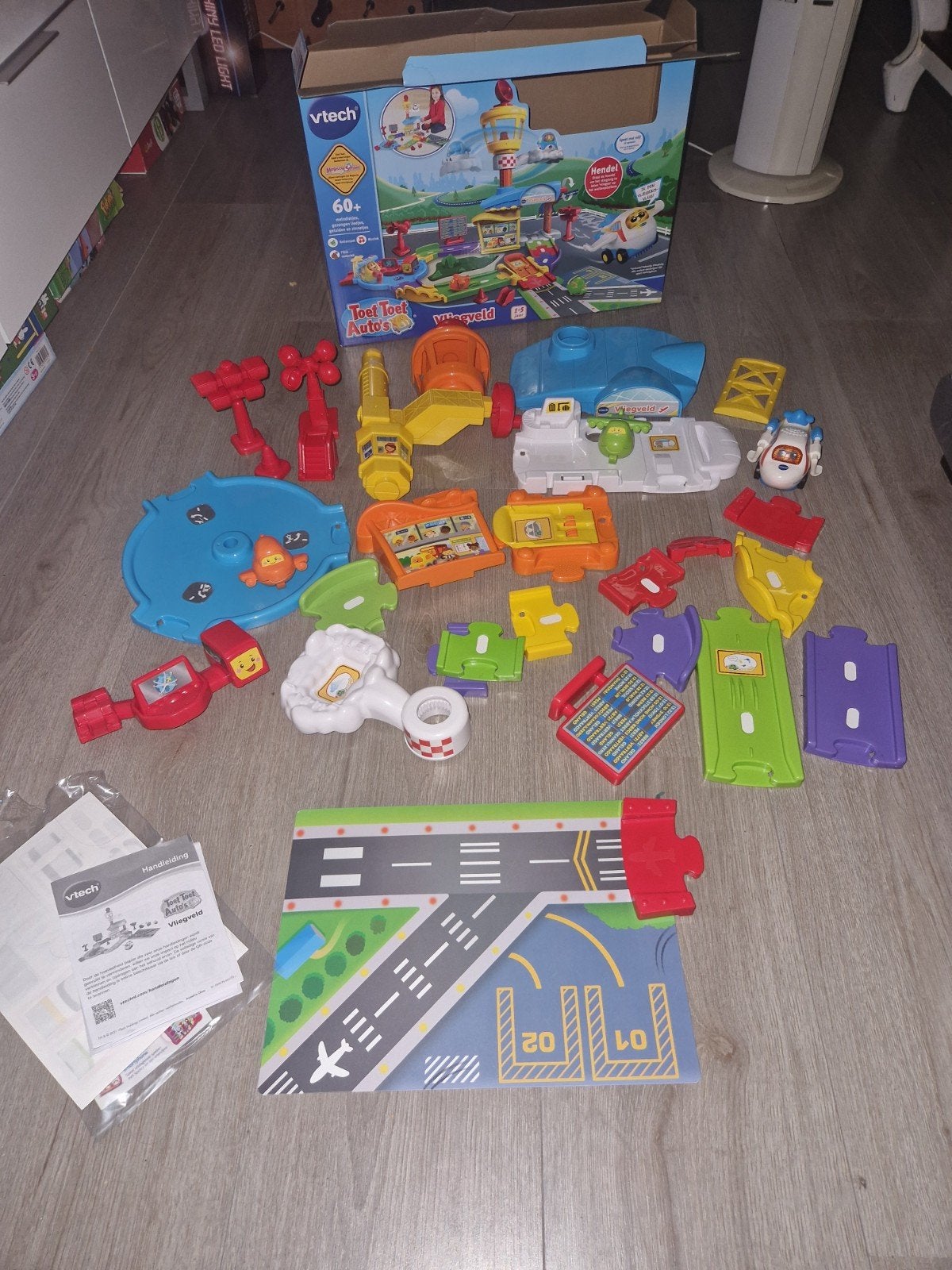 Toet tot auto's vliegveld, Kinderen en Baby's, Speelgoed | Vtech, Ophalen of Verzenden, Zo goed als nieuw, 2 tot 4 jaar