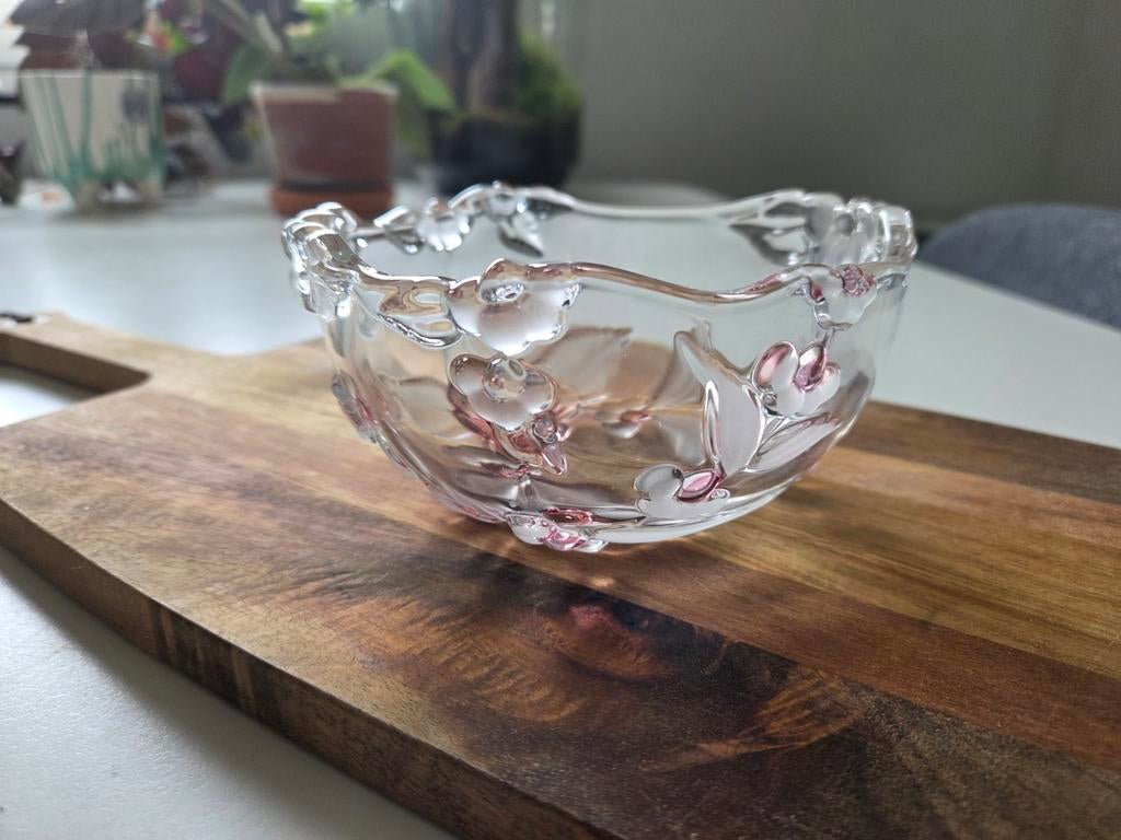 Glazen schaaltje met bloemmotief, Antiek en Kunst, Antiek | Glas en Kristal, Ophalen of Verzenden