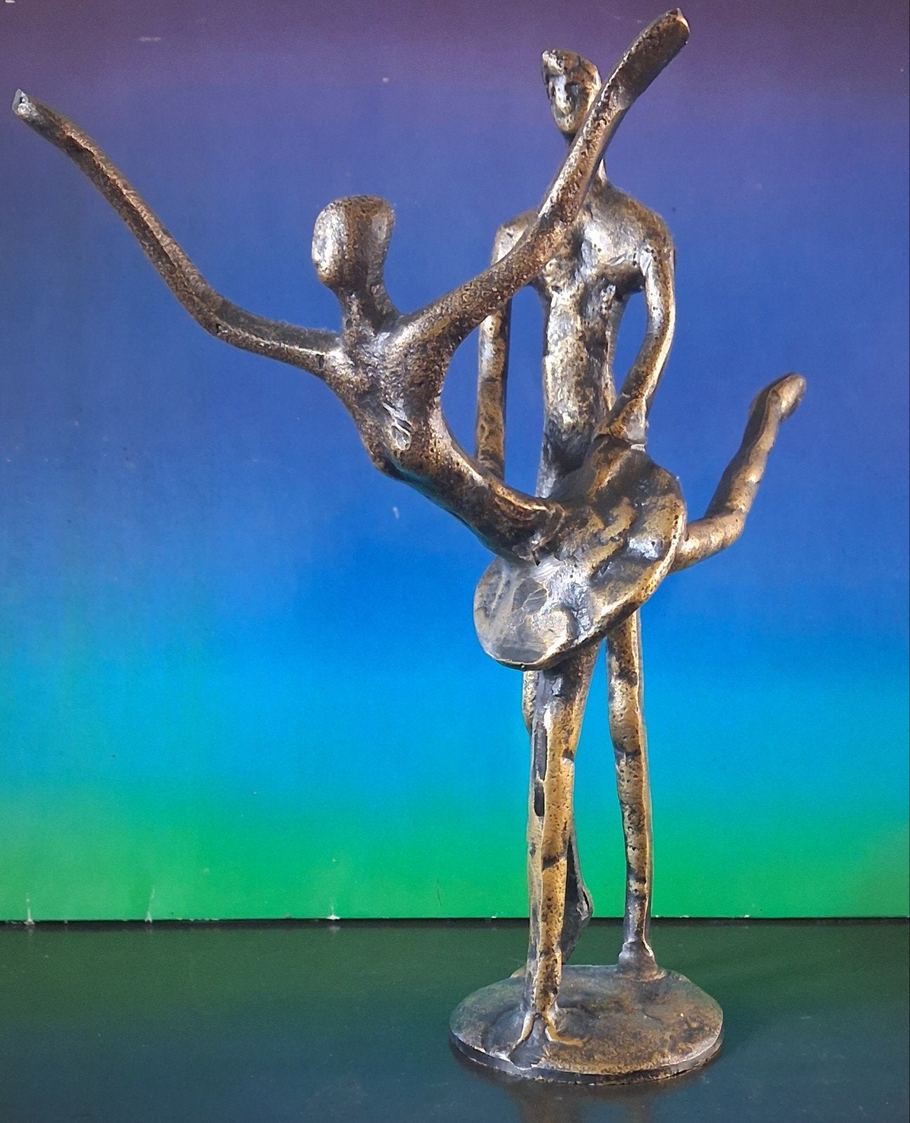 Danspaar. Bronzen sculptuur. Geabstraheerd.  20 cm., Ophalen