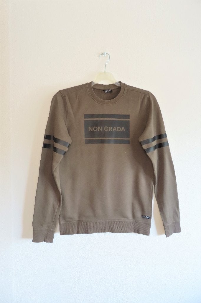 Sweater Legergroen Non Grada mt S (3415), Ophalen of Verzenden, Zo goed als nieuw, Non Grada, Groen