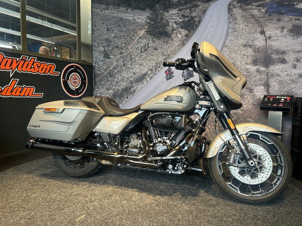 Harley-Davidson FLHXSE CVO STREET GLIDE (bj 2023), Laan van Vredenoord 33
2289 DA  RIJSWIJK, NL, Bedrijf, Overig, Sales@harleydavidsonrotterdam.nl