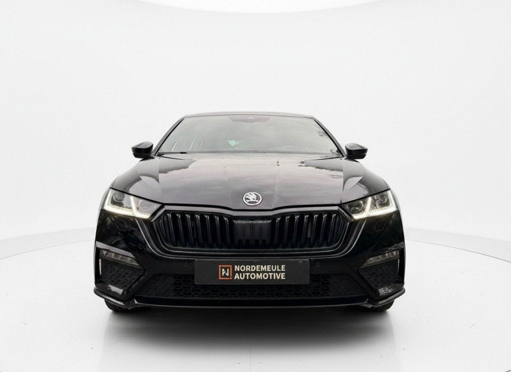 Skoda OCTAVIA 2.0 TSI RS. CARPLAY, PANO, ADAPTIVE, Auto's, Gebruikt, 4 cilinders, 1984 cc, Zwart