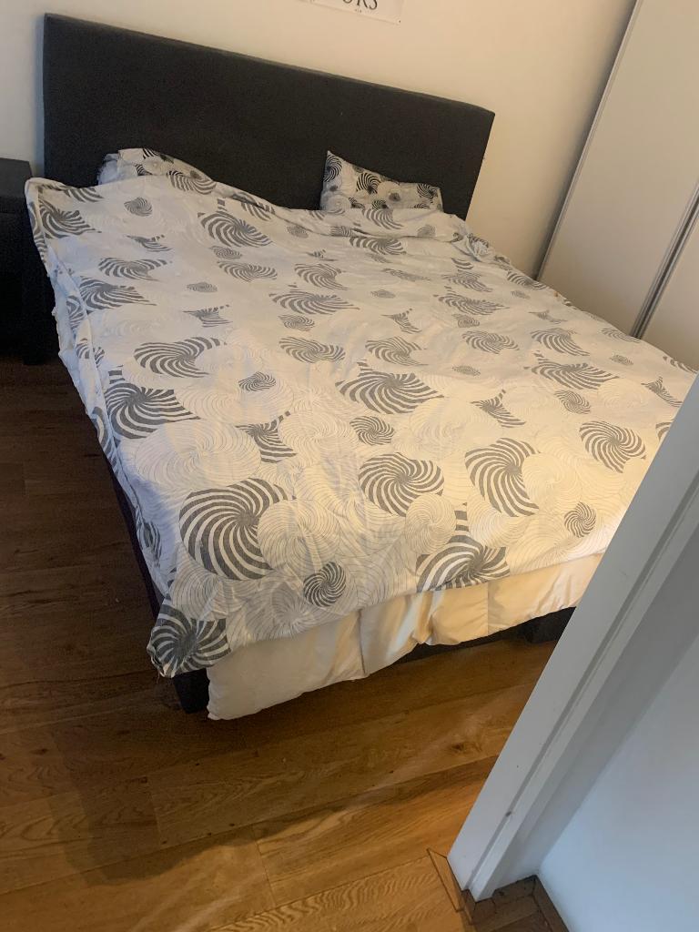 GRATIS ophalen 2 persoonbed (nachtkastjes ook), Huis en Inrichting, Slaapkamer | Bedden, Ophalen, Gebruikt, Tweepersoons, Overige maten