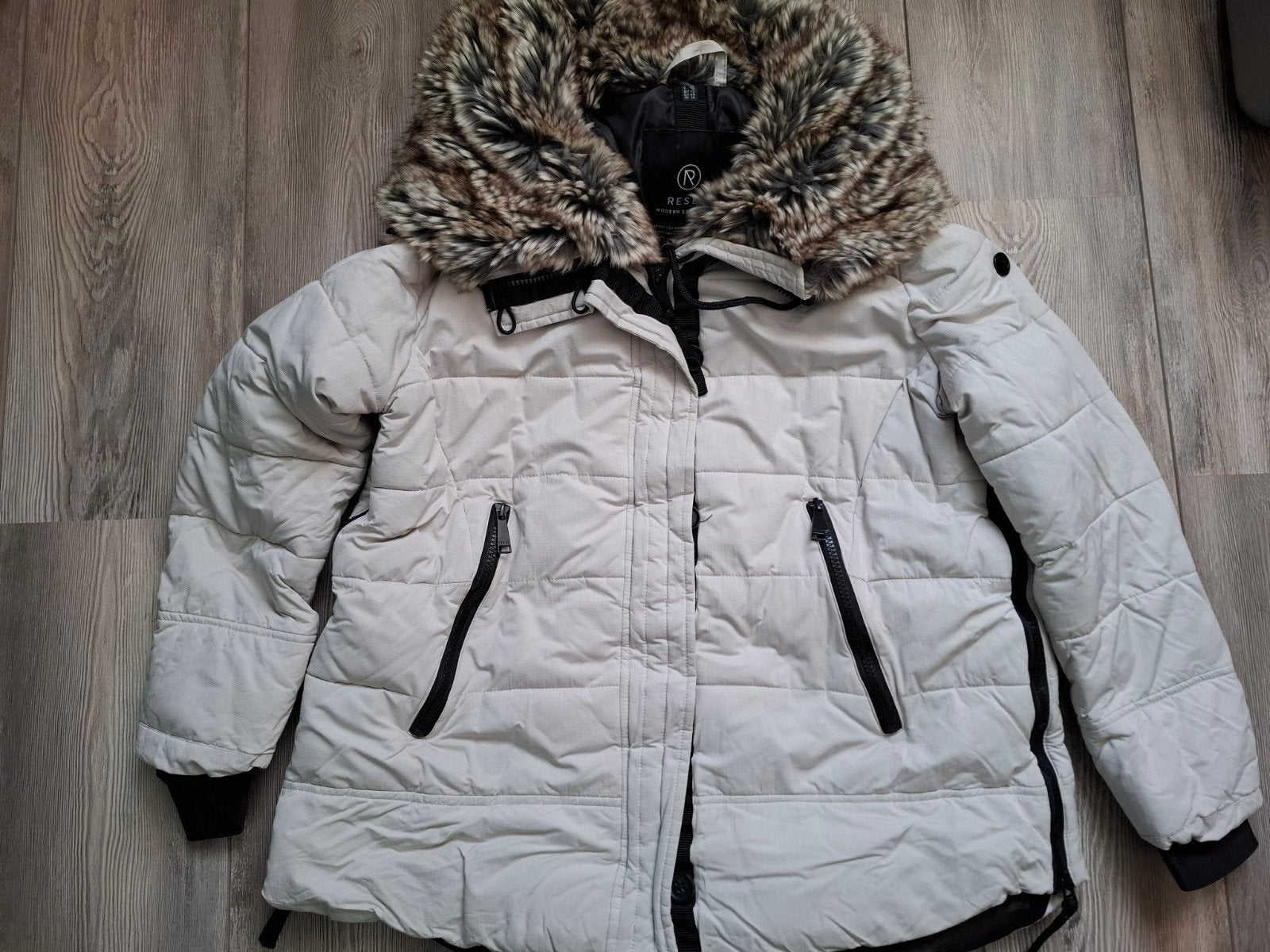 Stijlvolle Reset winterjas met bontkraag - Maat 40, Kleding | Dames, Jassen | Winter, Maat 38/40 (M), Beige, Ophalen of Verzenden