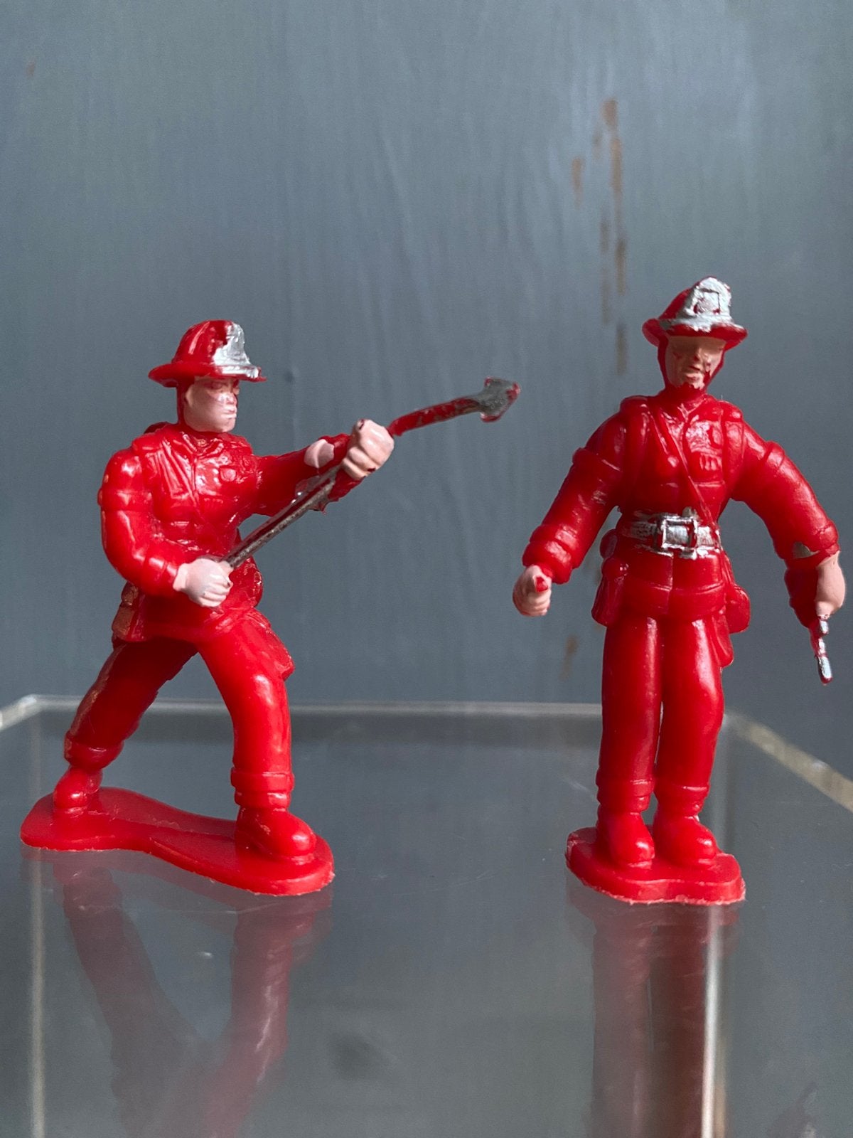 Vintage brandweermannen - Rood kunststof!, Verzamelen, Ophalen of Verzenden, Zo goed als nieuw
