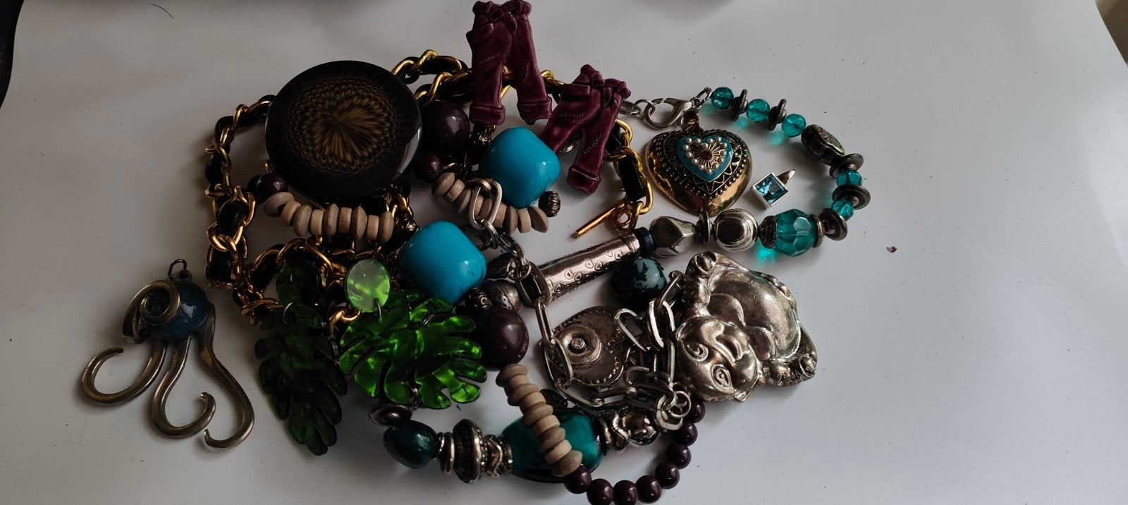 nr 28. Diverse sieraden set: kettingen, armbanden, hangers, Overige materialen, Gebruikt, Met bedels of kralen, Verzenden