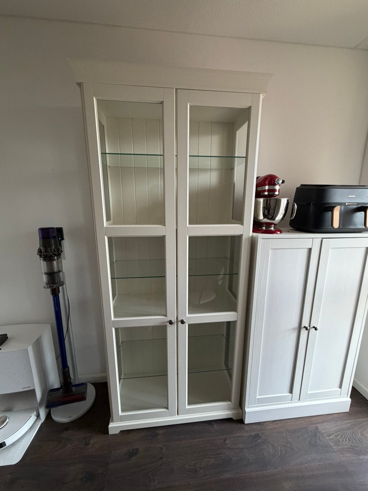 Ikea LIATORP vitrinekast, Huis en Inrichting, Kasten | Vitrinekasten, Ophalen, 50 tot 100 cm, Zo goed als nieuw, 150 tot 200 cm