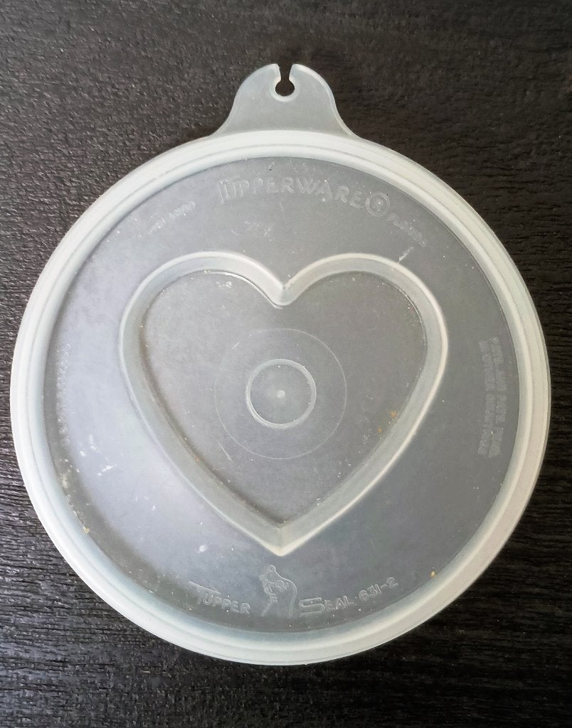 2 Vintage Tupperware deksels hartje, kerstboom, 9,5 cm., Ophalen of Verzenden, Zo goed als nieuw, Wit, Overige typen