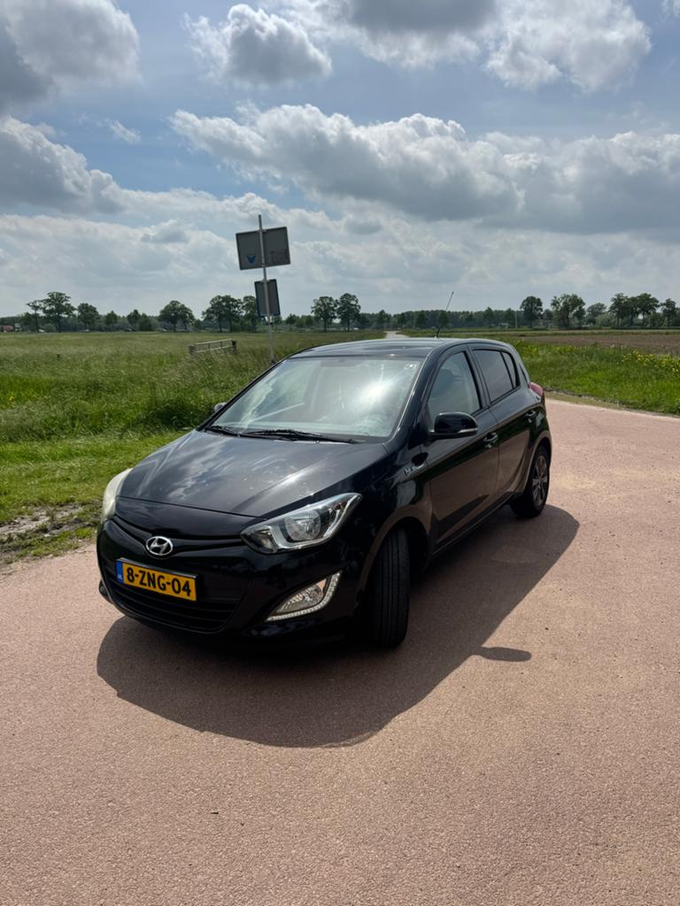 Hyundai i20 1.2i 2015 | Grote OH Beurt APK 04-2027 km108000, 450 kg, 31 €/maand, 4 cilinders, Zwart