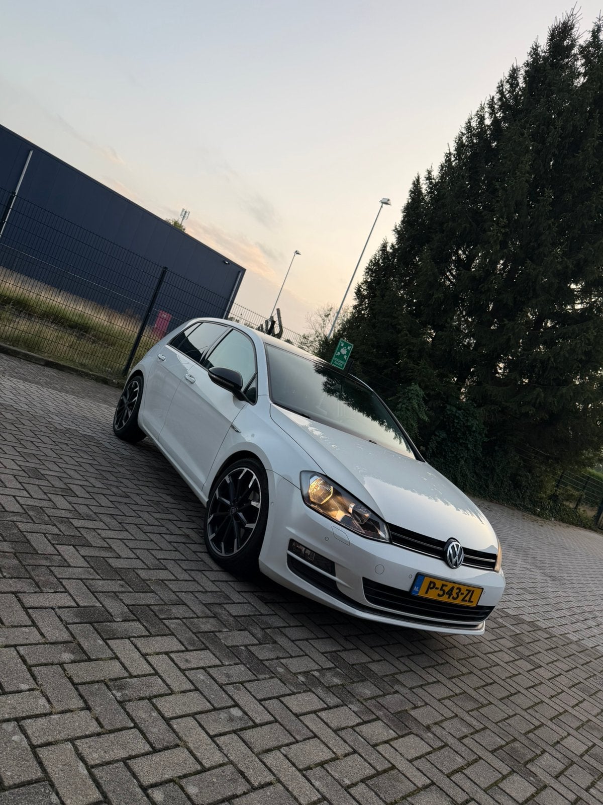 Volkswagen Golf 1.2 TSI CUP | 2e Eigenaar | Stoelverwarming, Auto's, Voorwielaandrijving, Zwart, 4 cilinders, 610 kg