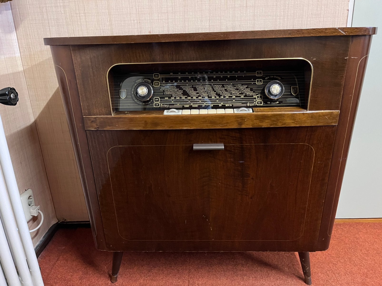 Mooi Telefunken radiomeubel uit 1958, Antiek en Kunst, Antiek | Tv's en Audio, Ophalen