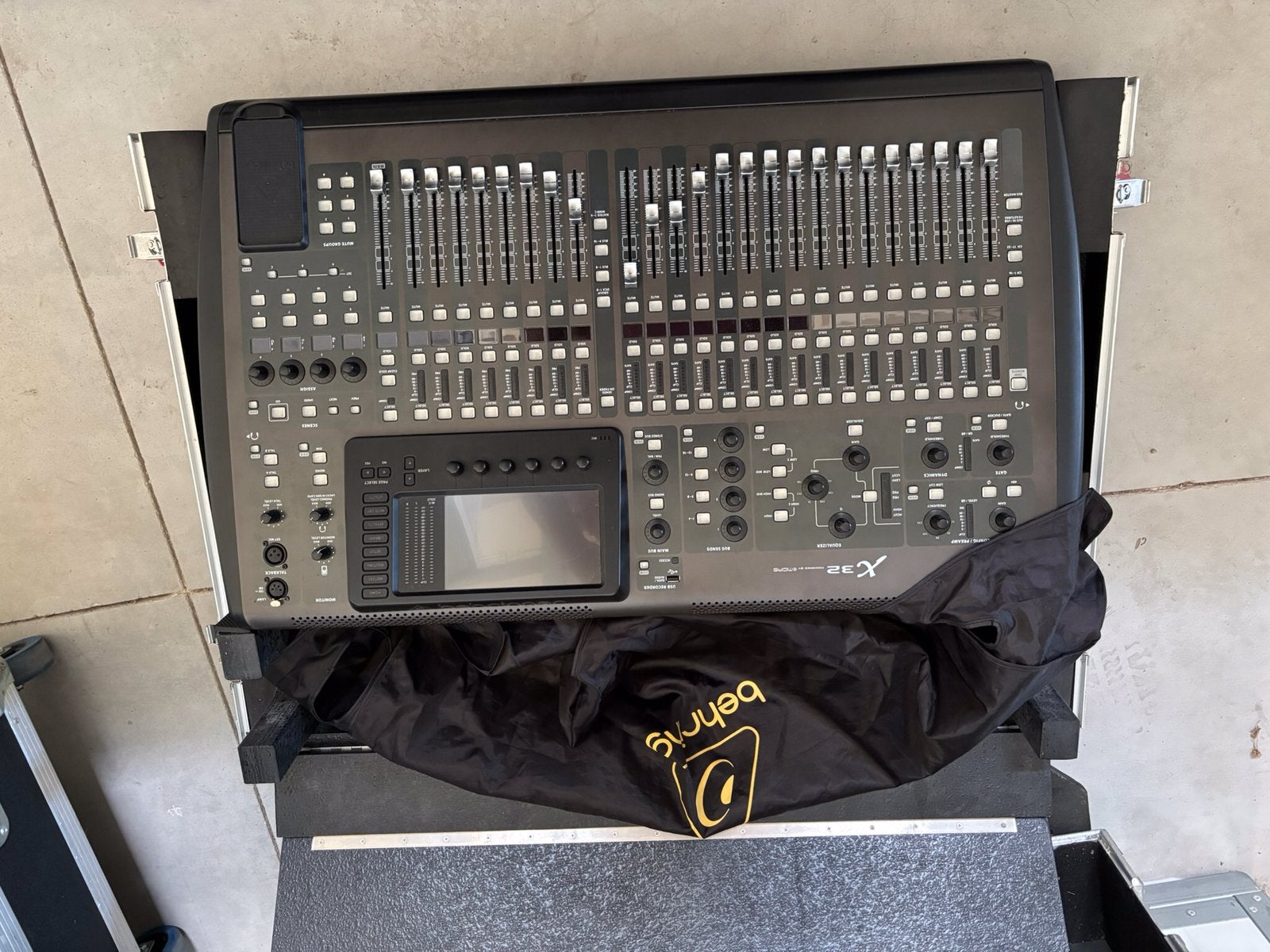 X32 incl Gator case, Ophalen, Gebruikt, Behringer, Onbekend