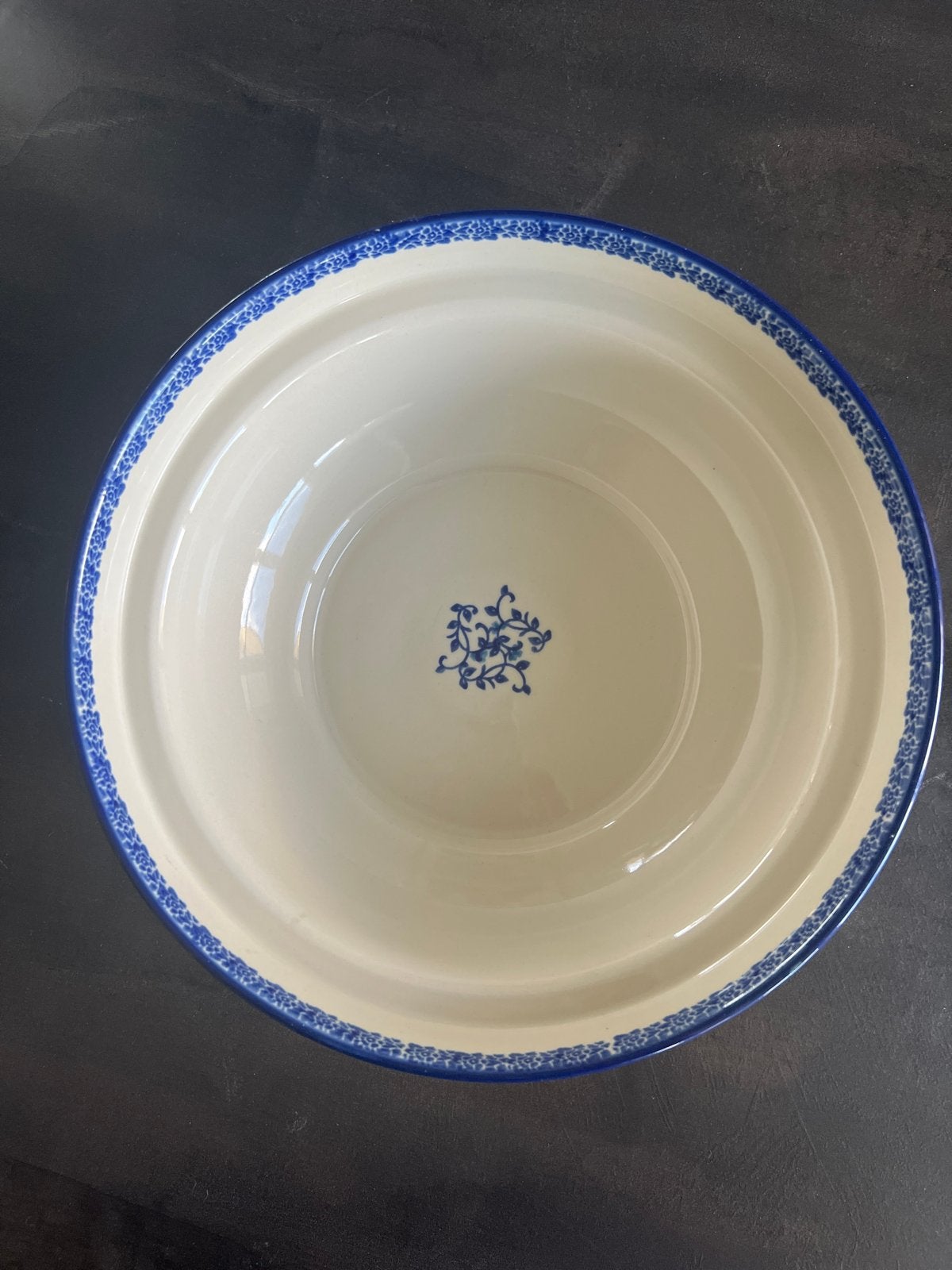 Bunzlau Keramische schaal met blauw bloemmotief, handgemaakt, Ophalen, Porselein of Keramiek, Schaal, Rond