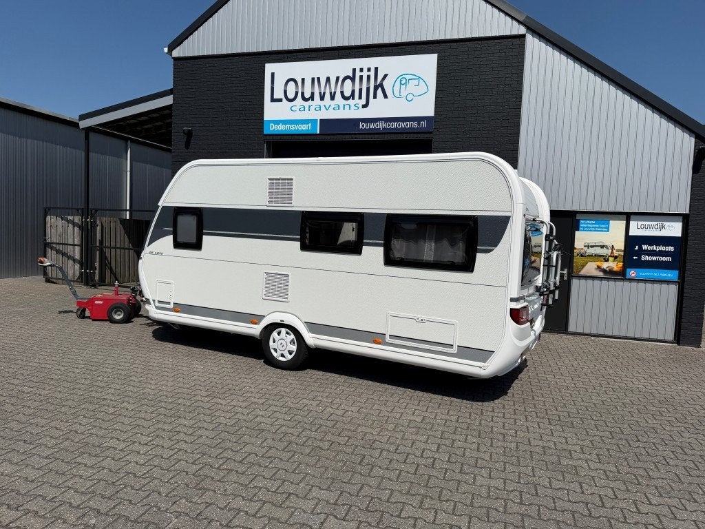 HOBBY De Luxe 460 UFE ’22 (Fransbed, Luifel), Caravans en Kamperen, Rondzit, Bedrijf, 6 tot 7 meter, Tot en met 4