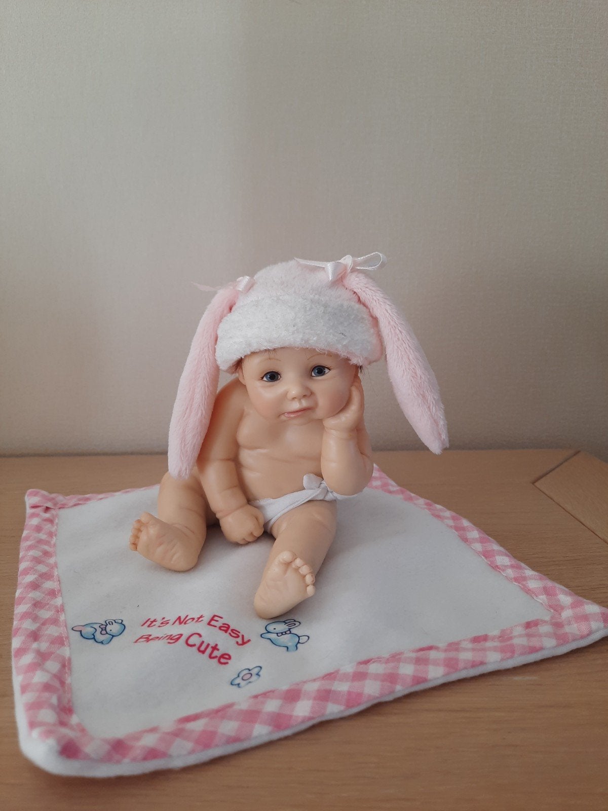 Ashton Drake pop, It's not easy being cute, Ophalen of Verzenden, Zo goed als nieuw, Pop, Levensecht of Reborn