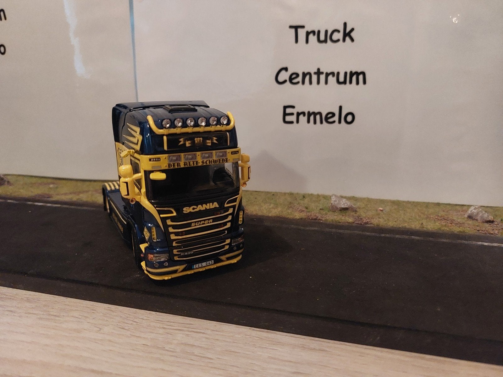 JIMMY ROSENQVIST TRANSPORT AB; SCANIA R6 TOPLINE 4X2
Verzend, Ophalen of Verzenden, Nieuw, Bus of Vrachtwagen, Wsi