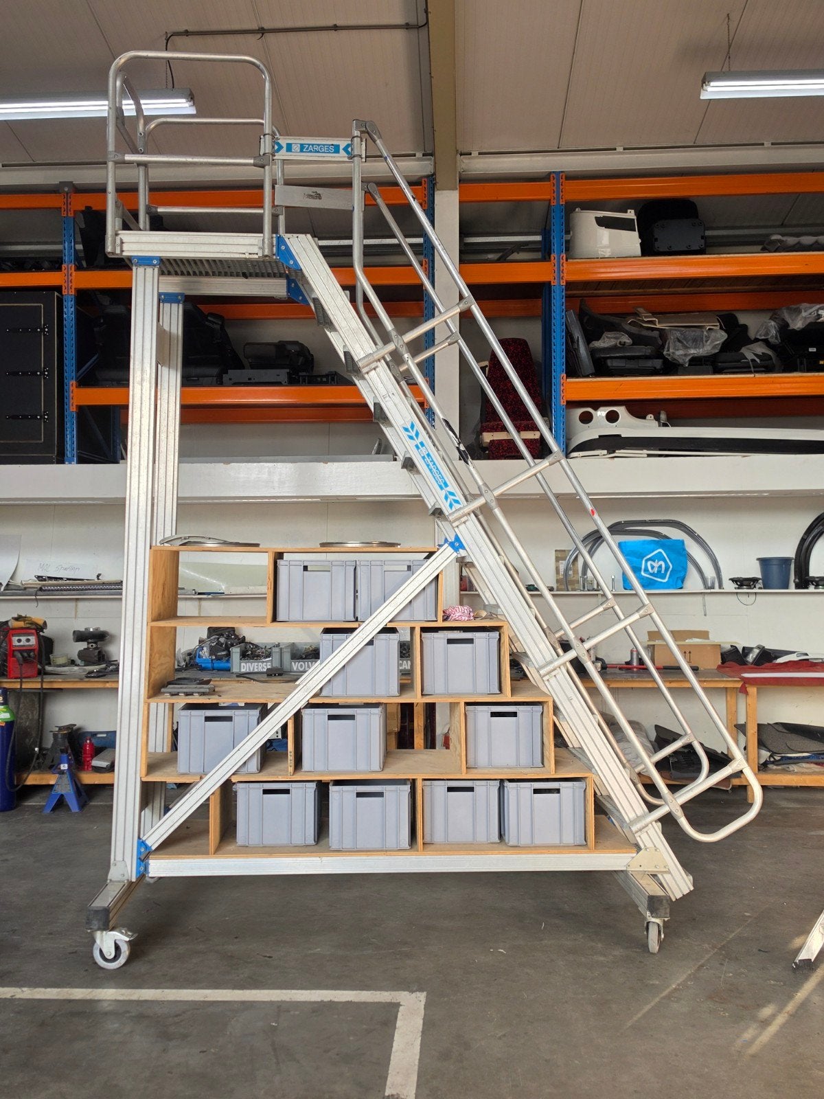 Zarges Werkplatform met Trap en Wielen - Zo goed als nieuw, Doe-het-zelf en Verbouw, Ophalen, Zo goed als nieuw, Trap, 2 tot 4 meter