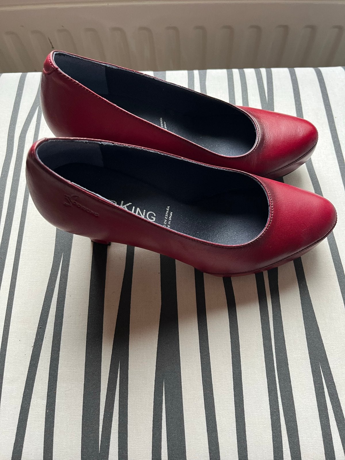 Dorking by Fluchos rode pumps - Zomerse kleur en comfort, Ophalen of Verzenden, Zo goed als nieuw, Rood, Pumps