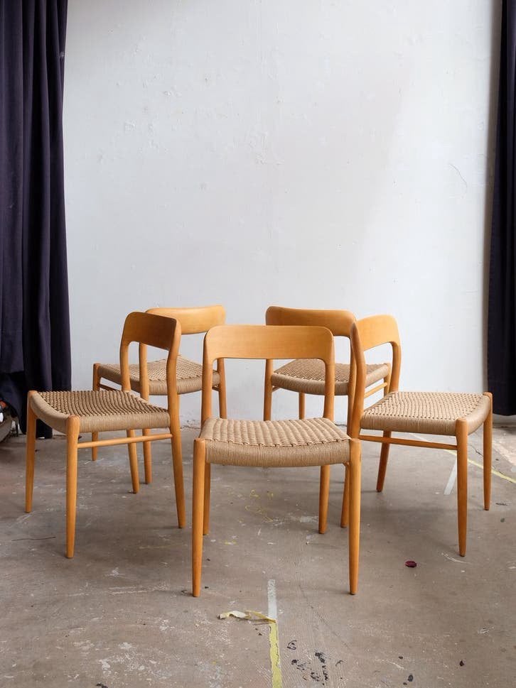 5x gerestaureerde N.O. Moller 75 stoelen in beukenhout, Ophalen of Verzenden, Zo goed als nieuw