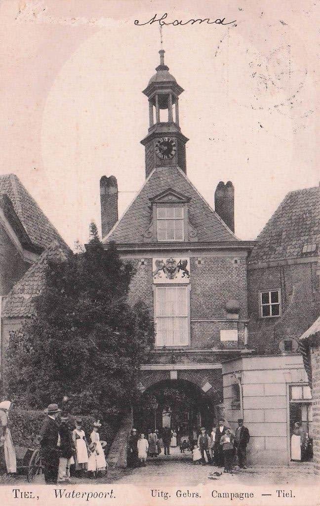 Tiel - Waterpoort met erg veel mensen (gel. 1903), Ophalen of Verzenden, Voor 1920, Gelopen, Gelderland