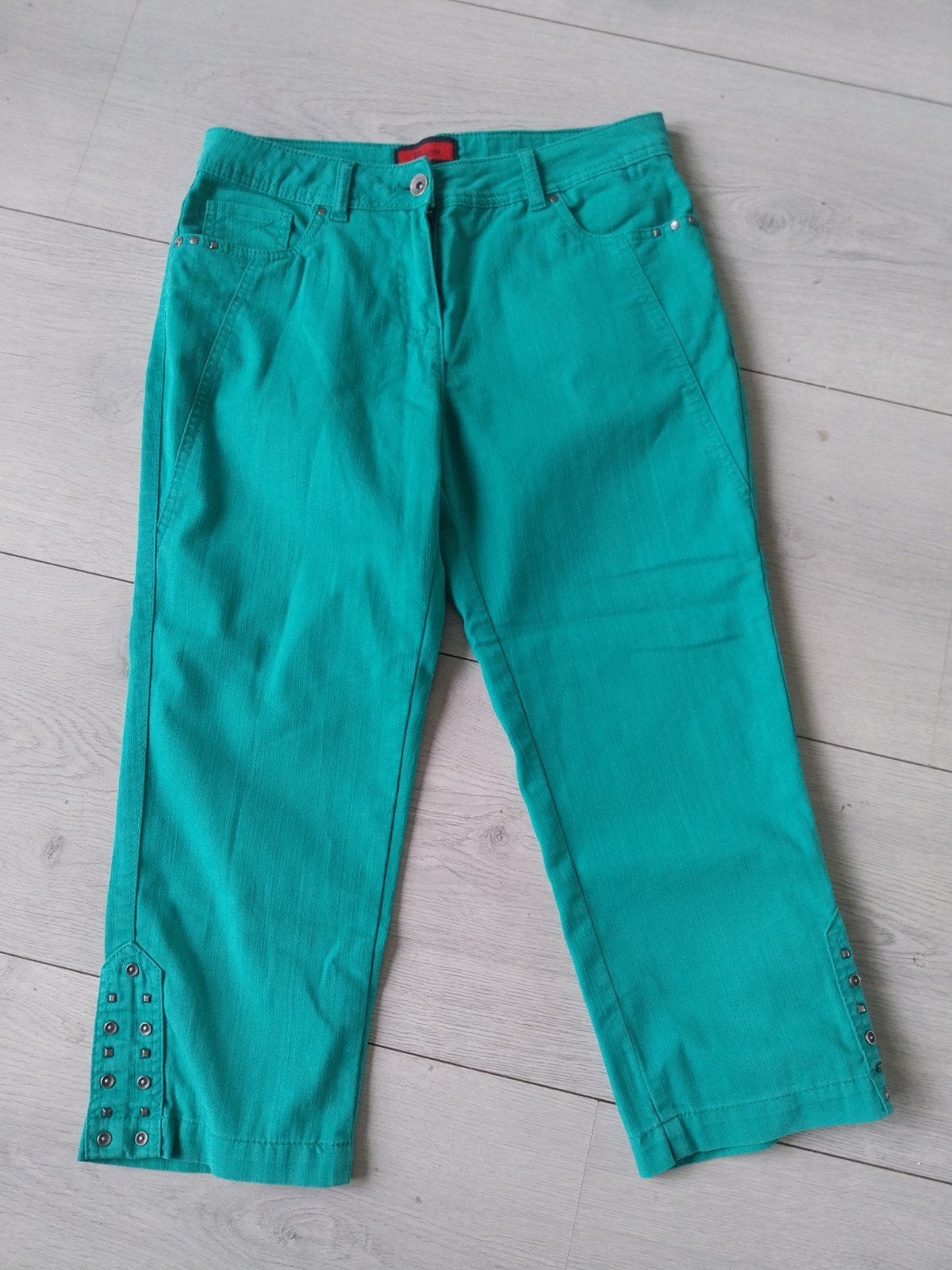 Groene driekwart broek met studs - Maat M, Kleding | Dames, Maat 38/40 (M), Bx jeans, Ophalen of Verzenden, Zo goed als nieuw