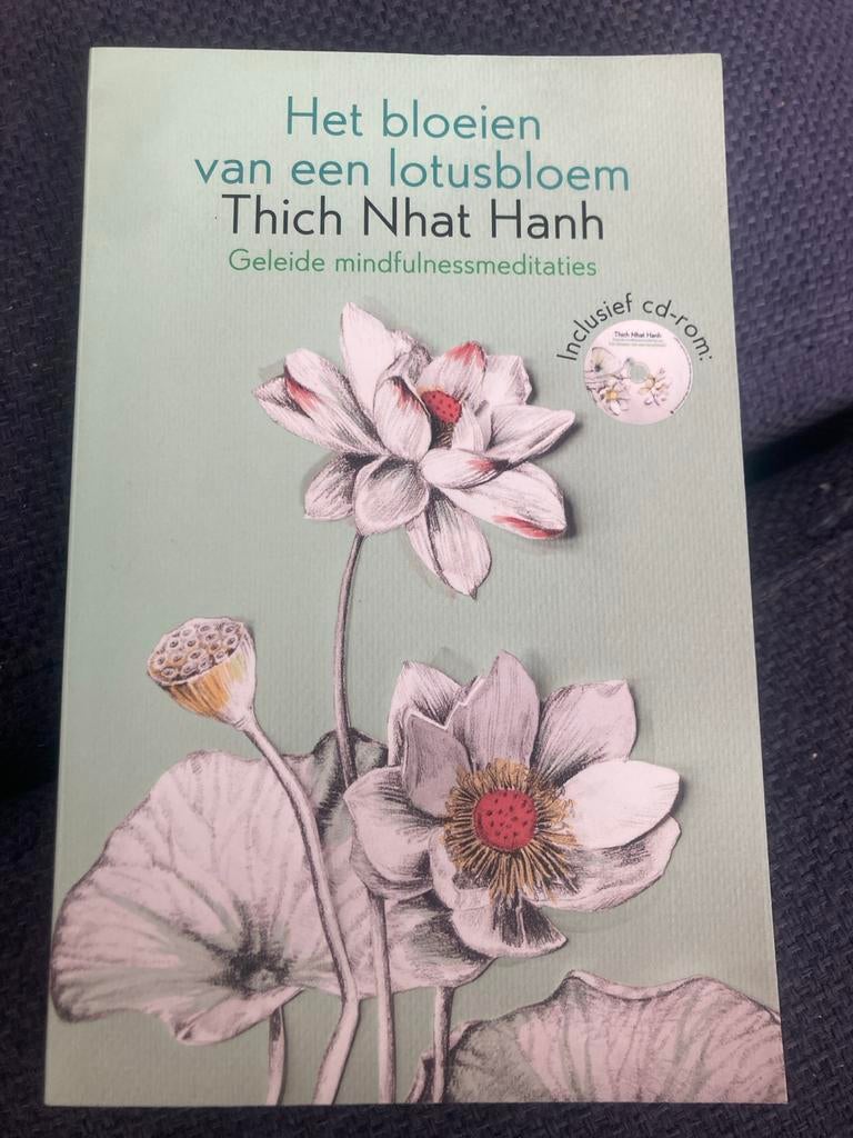 Het bloeien van een lotusbloem - Thich Nhat Hanh (incl. CD), Ophalen of Verzenden, Gelezen, Meditatie of Yoga, Instructieboek