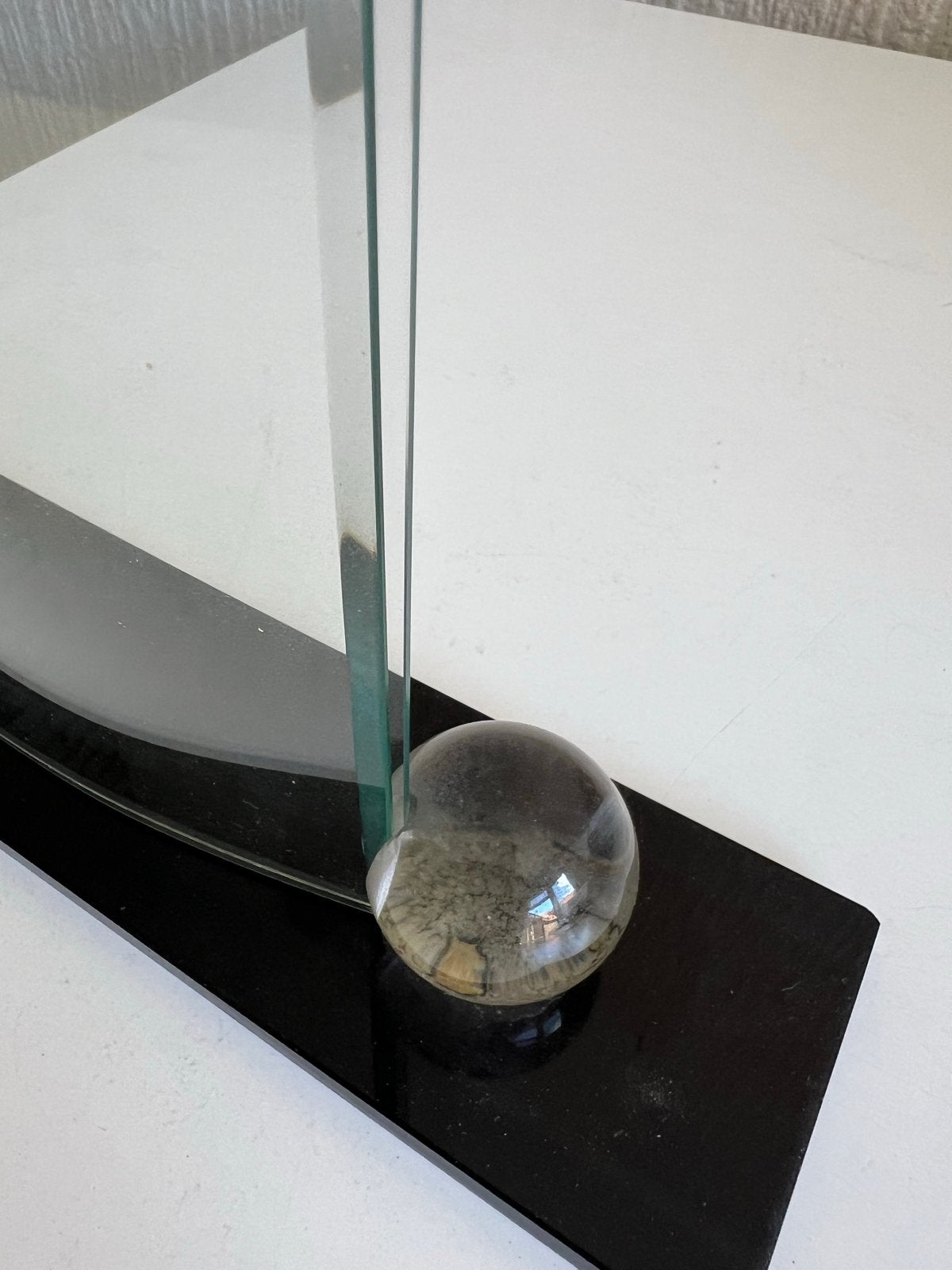 Vintage glazen fotolijst met zwarte voet en bollen, Ophalen, Fotolijst, Met glas, Zwart