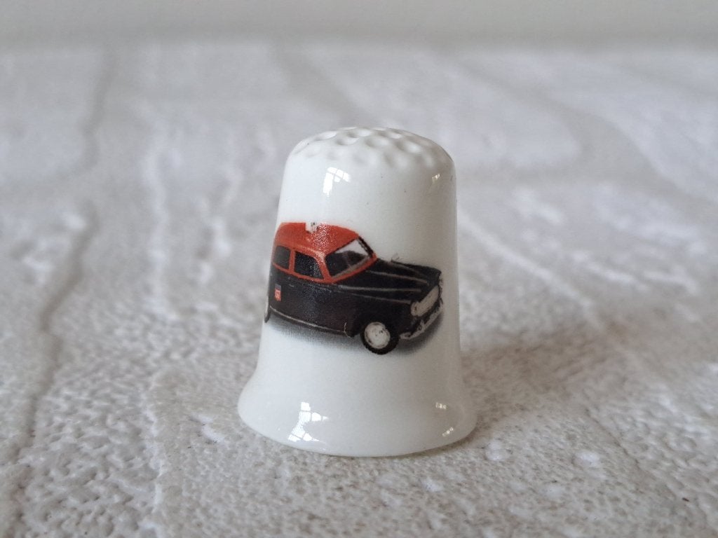 Peugeot 403 Taxi uit 1954 Porseleinen Vingerhoedje, Ophalen of Verzenden, Nieuw, Porselein, Nederland
