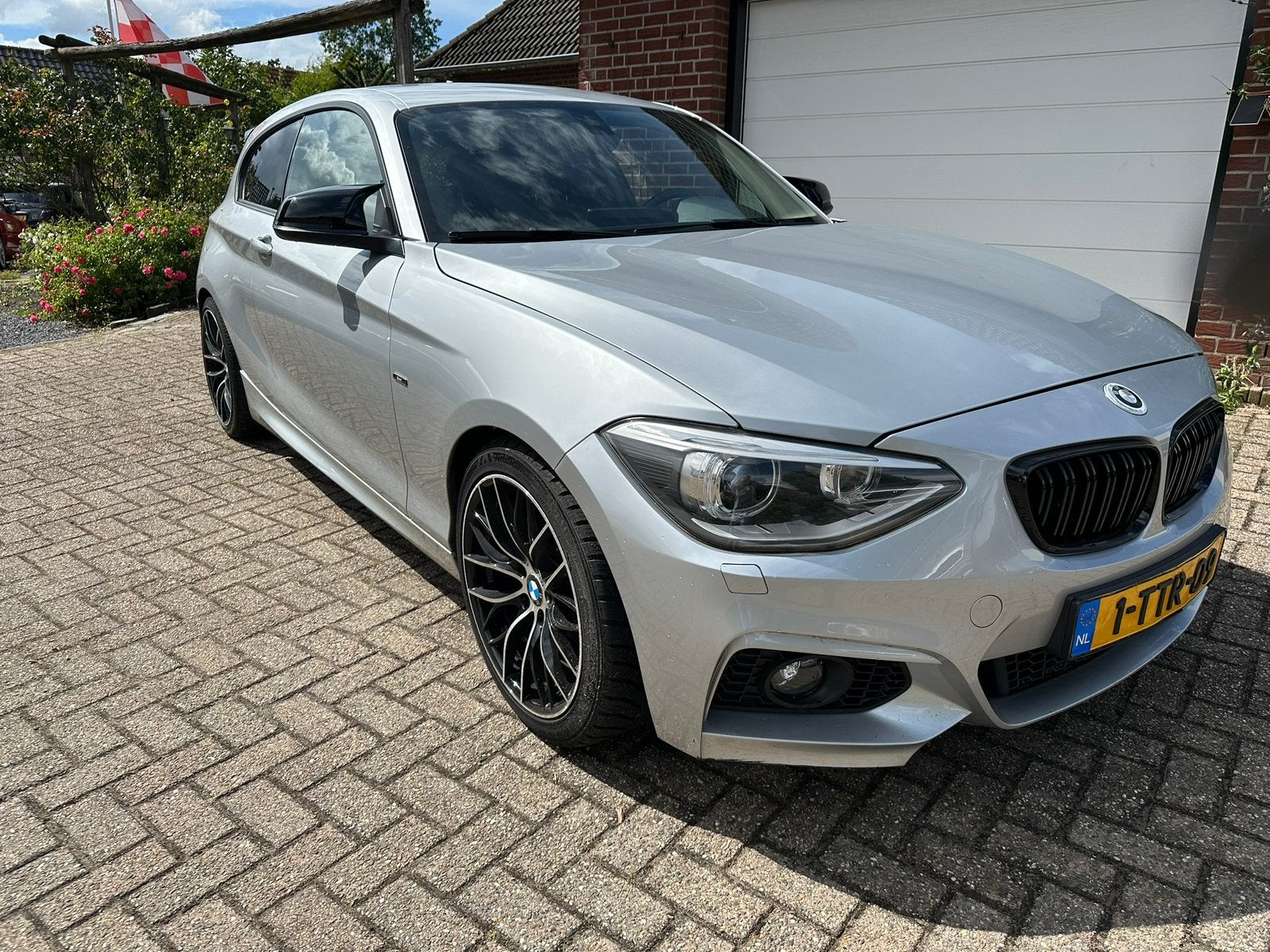 BMW 1-Serie 2.0 118D AUT High Executive M-pakket 2014 Grijs, Auto's, Achterwielaandrijving, 1995 cc, Zwart, 140 €/maand