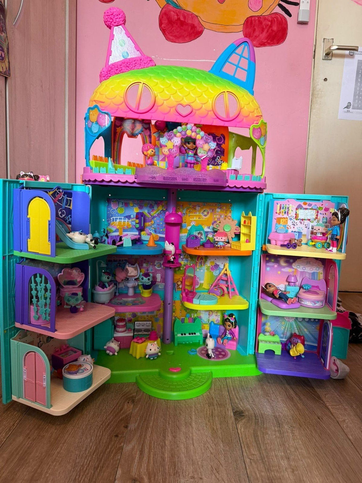 Gabby’s dollhouse met meerdere uitbreidingen!, Ophalen of Verzenden, Zo goed als nieuw, Poppenhuis