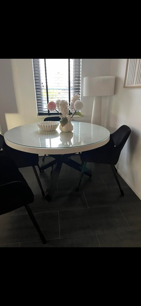 ronde eettafel met 4 eetstoelen, Huis en Inrichting, Tafels | Eettafels, 100 tot 150 cm, Rond, Ophalen of Verzenden, Zo goed als nieuw