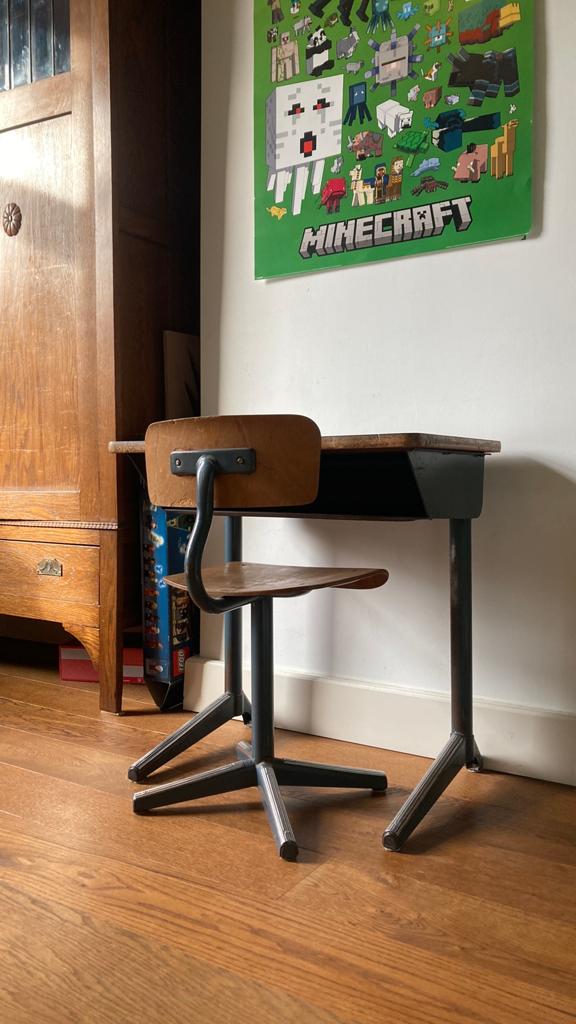 Vintage schoolbureautje en stoeltje, Kinderen en Baby's, Kinderkamer | Tafels en Stoelen, Ophalen, Gebruikt, Tafel(s) en Stoel(en)