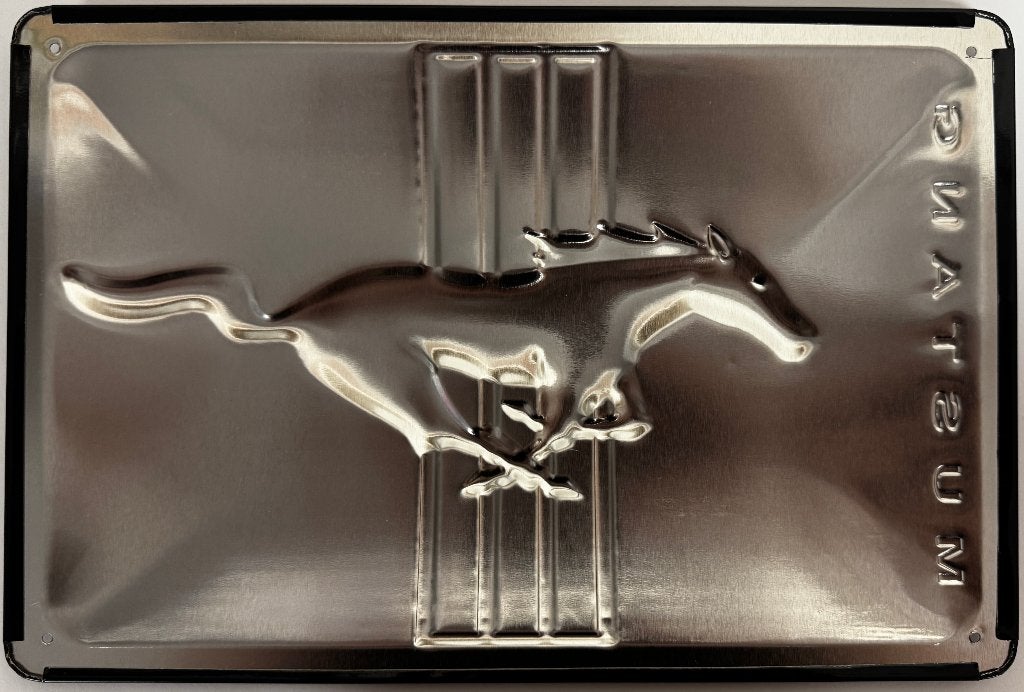 Ford Mustang logo zwart relief reclamebord van metaal deco, Verzamelen, Ophalen of Verzenden, Nieuw, Auto's