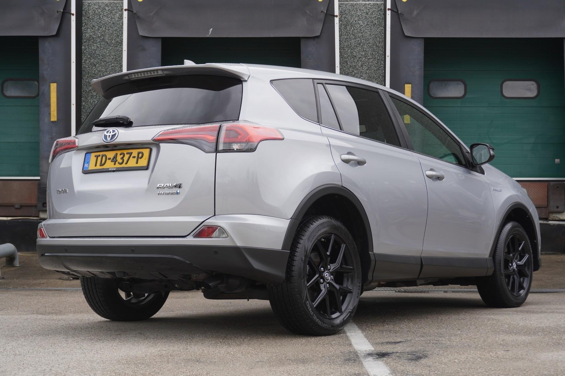 Toyota RAV4 2.5 Hybrid 197pk Black Edition | Panoramadak | A, Auto's, 12 maanden, Gebruikt, Hybride Elektrisch/Benzine, Rav4