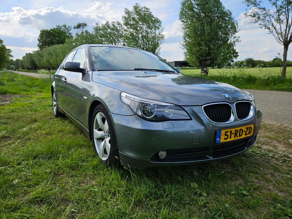 BMW 5-Serie 2.2 I 520 AUT 2005 Grijs, Auto's, Achterwielaandrijving, Zwart, 170 pk, Sedan