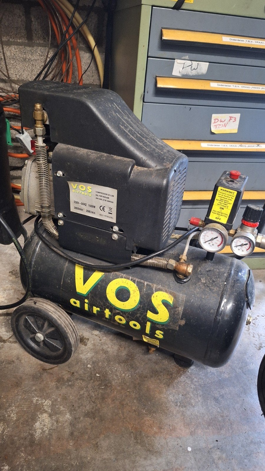 VOS Airtools Compressor - Gebruikt maar in goede staat, Doe-het-zelf en Verbouw, Ophalen, Gebruikt, 6 tot 10 bar, Minder dan 200 liter/min